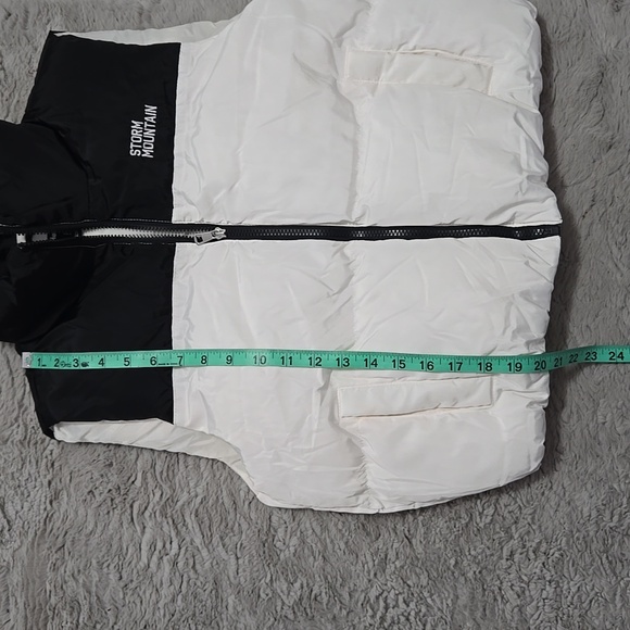 Charlotte Russe Black and White Puffer Vest - Picture 8 of 9
